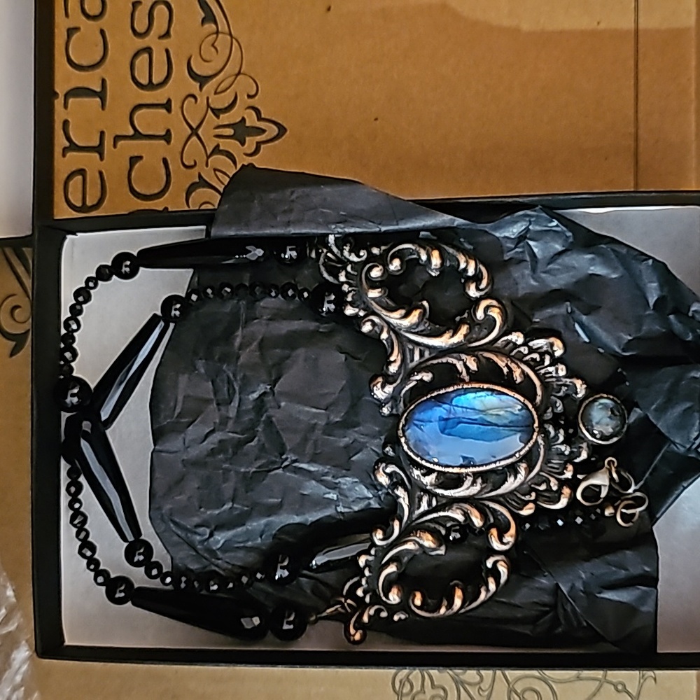 Beautiful necklace. Never used